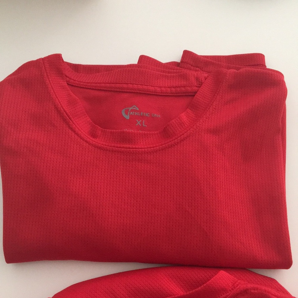 Athletic DNA red shirt size XL